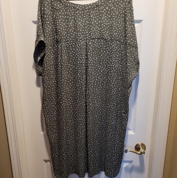 Reitmans printed twill split neck shift dress. Olive green. US XL. - Picture 4 of 9
